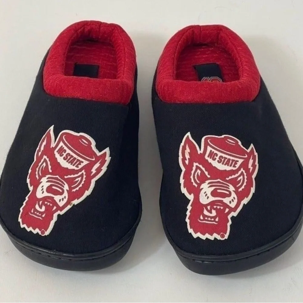 NCSU Wolfpack Youth slippers size XL (3/4) NC State University